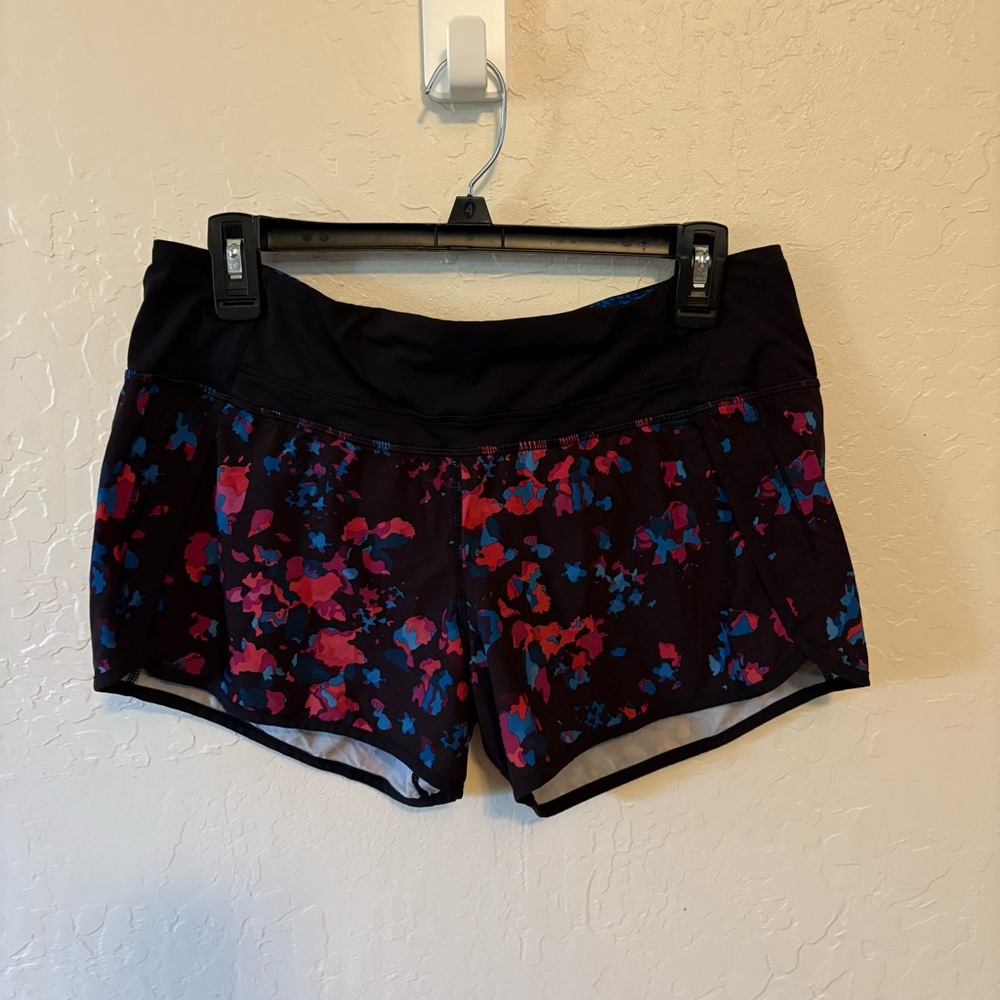Lululemon Run Times Short (4"). Sz 8 Preloved excellent. Dandy Digie Multi